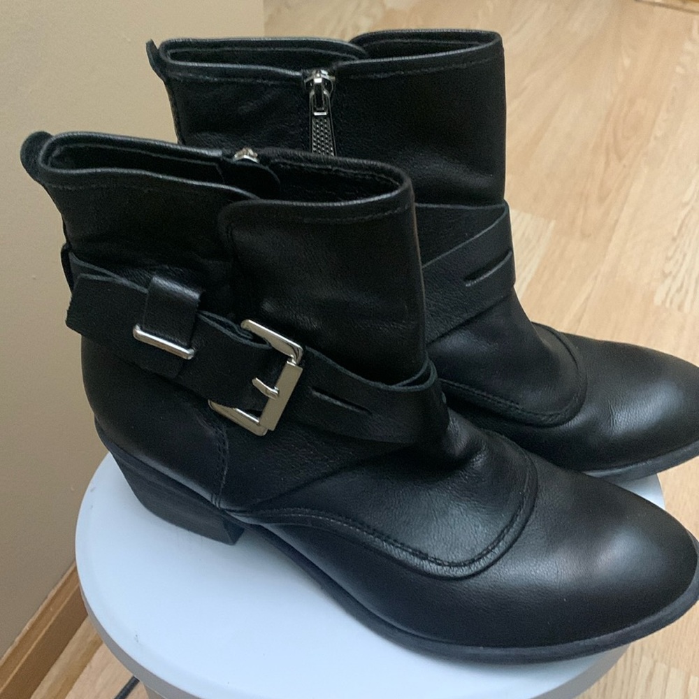 Donald J Pliner Diem black buckle moto boots size 8 1/2